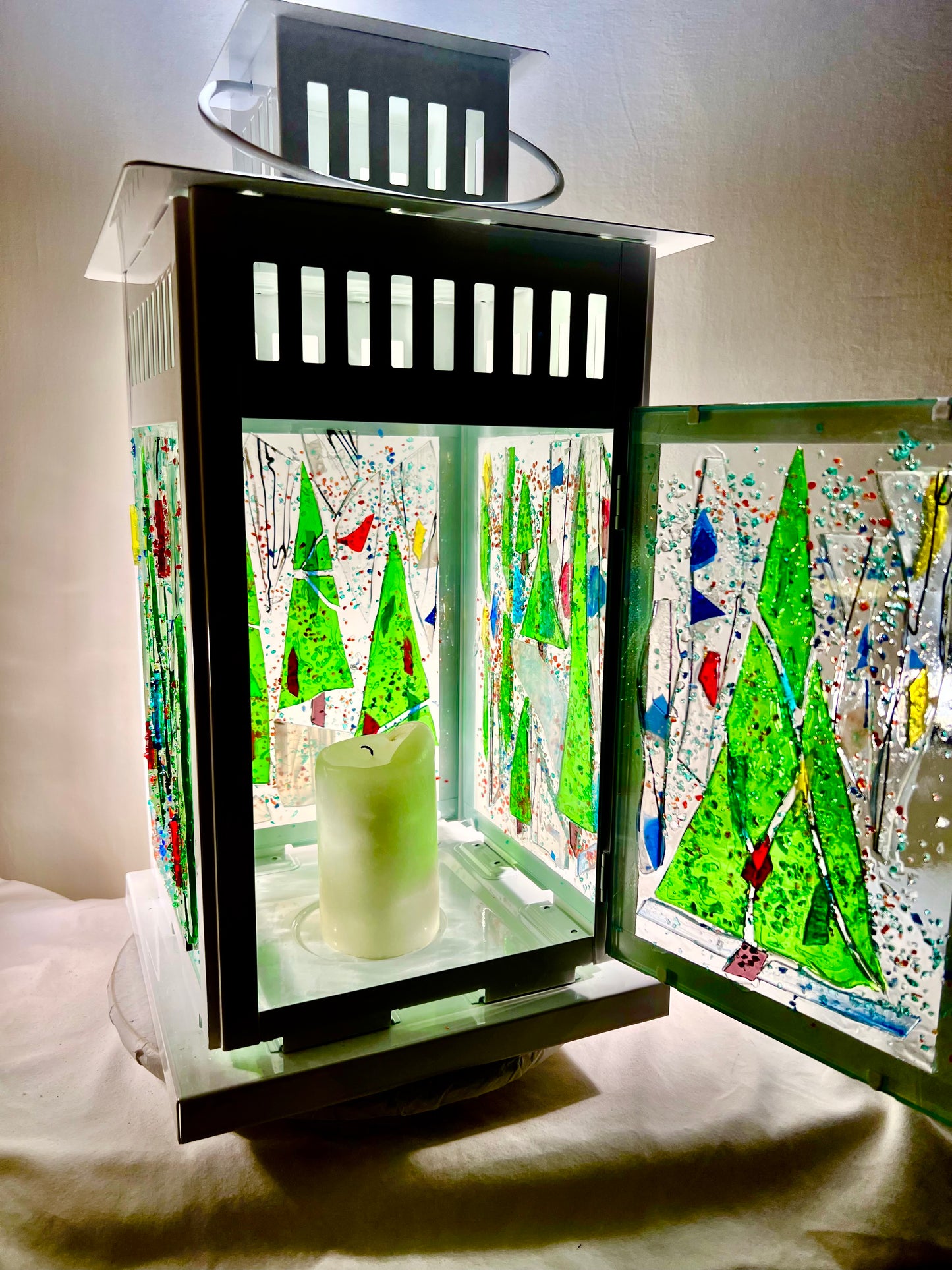 "Country Christmas Lantern" Stained Glass Holiday Candle Lantern – 15 Inch