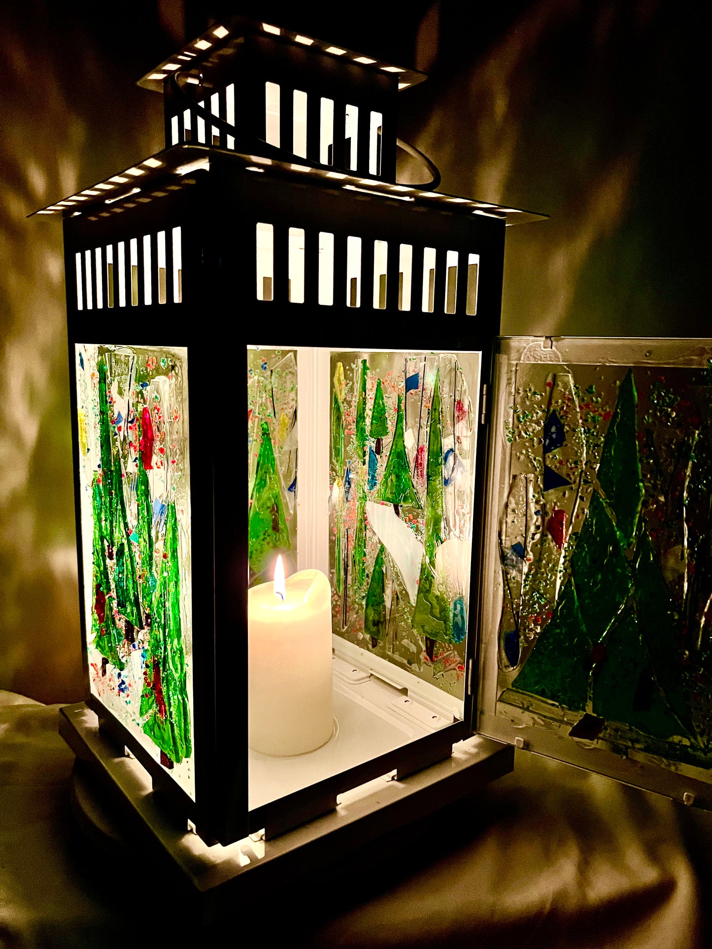 "Country Christmas Lantern" Stained Glass Holiday Candle Lantern – 15 Inch
