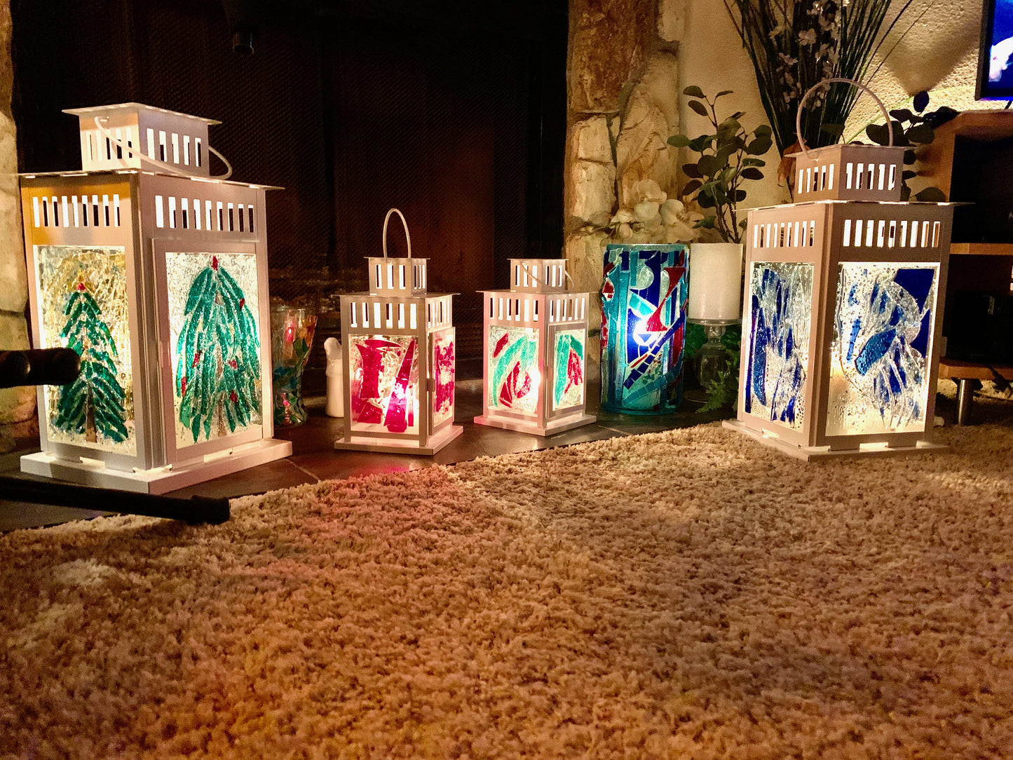 "Red Winter" - 12-inch Red Stained Glass Lantern for Cozy Home Décor